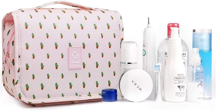 Fashionable And Functionable Cosmetic Bag